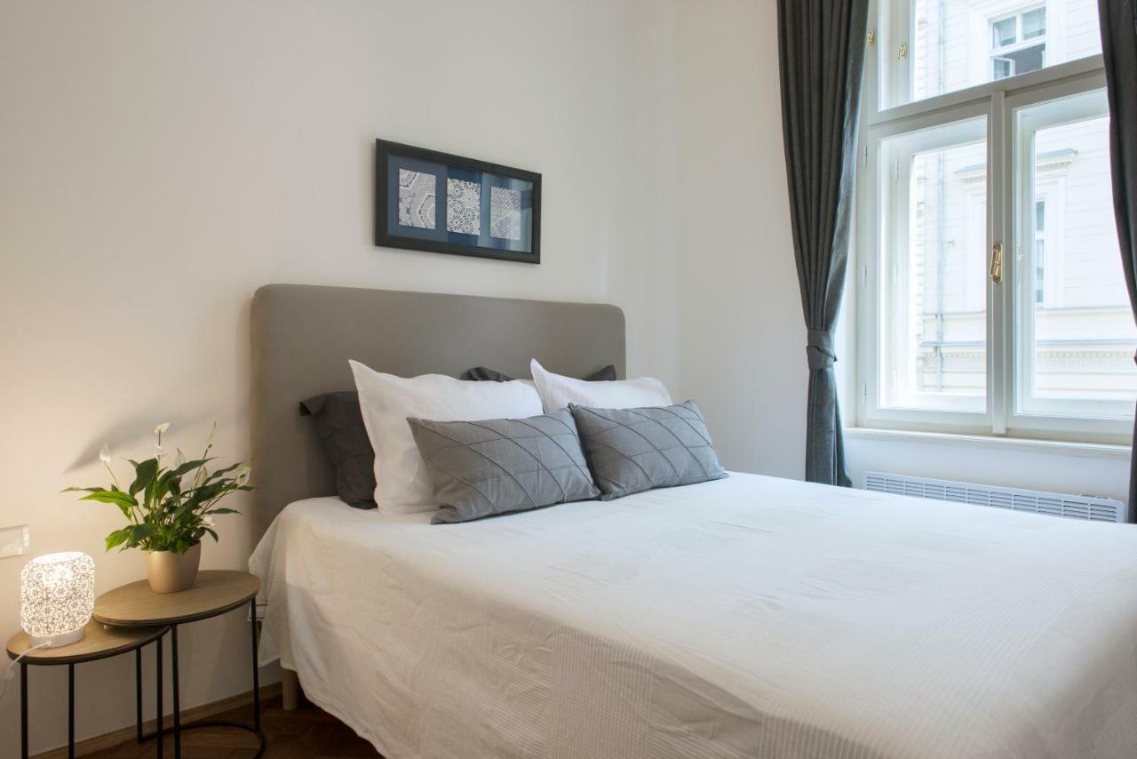 Kent Ridge Loft Apartment ปราก ภายนอก รูปภาพ